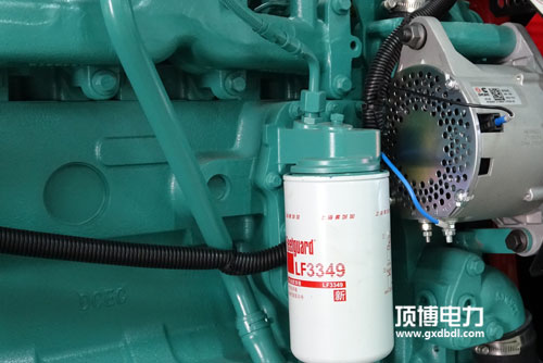 怎么回事，500kW广西顶博发电机组制造油底壳内部机油油面上升？